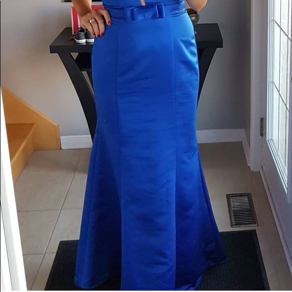 Evening gown - Picture 2 of 2